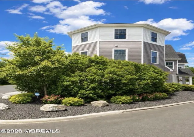 Homes for sale in Middletown, NJ | 100 Main St, Middletown, NJ 07758 | MLS# 22619788
