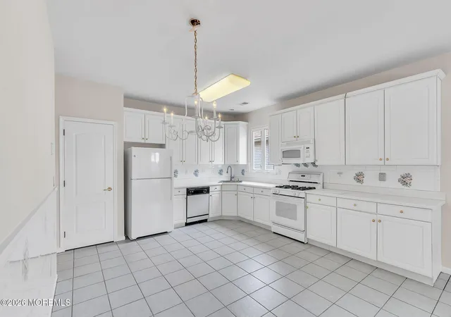 5th image of 6 Greensprings Dr, Lakewood, NJ 08701 | MLS# 22620007