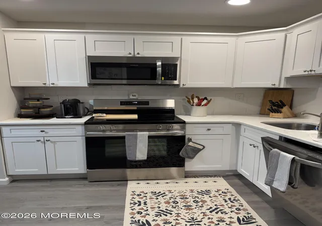 Homes for sale in Manalapan, NJ | 105 W Amberly Dr W #G, Manalapan, NJ 07726 | MLS# 22619846