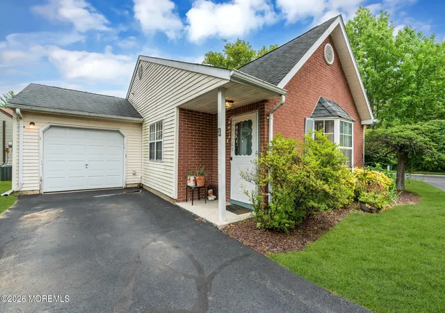 Homes for sale in Freehold, NJ | 7 Kingston Close #1000, Freehold, NJ 07728 | MLS# 22619977