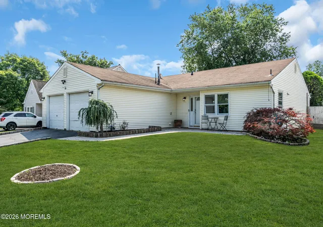 30th image of 13 Scenic Dr, Freehold, NJ 07728 | MLS# 22620130