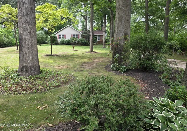 Homes for sale in Manalapan, NJ | 15 La Valley Dr, Manalapan, NJ 07726 | MLS# 22620303
