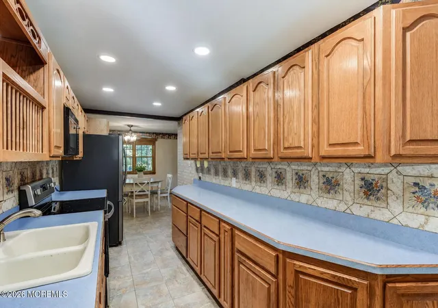 Homes for sale in Manalapan, NJ | 15 La Valley Dr, Manalapan, NJ 07726 | MLS# 22620303