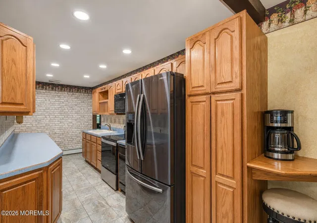 Homes for sale in Manalapan, NJ | 15 La Valley Dr, Manalapan, NJ 07726 | MLS# 22620303