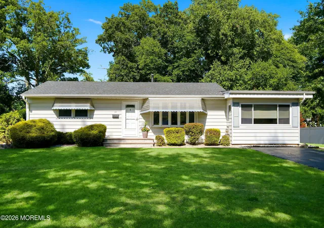 Homes for sale in Manalapan, NJ | 15 Tamarack Dr, Manalapan, NJ 07726 | MLS# 22620231