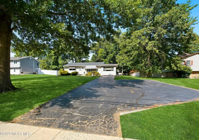 Homes for sale in Manalapan, NJ | 15 Tamarack Dr, Manalapan, NJ 07726 | MLS# 22620231