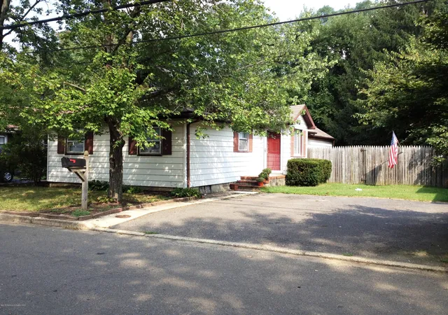 Homes for sale in Middletown, NJ | 512 Henry Pl, Middletown, NJ 07748 | MLS# 22621001