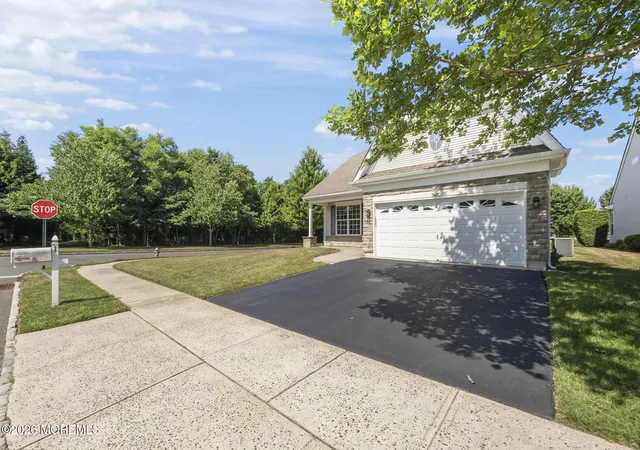 Homes for sale in Manalapan, NJ | 1 Percheron Rd, Manalapan, NJ 07726 | MLS# 22620607