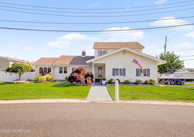 3rd image of 212 Riviera Dr, Toms River, NJ 08753 | MLS# 22620317