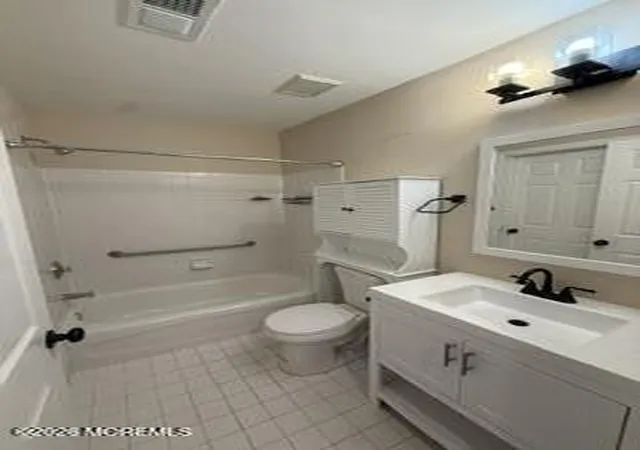 2nd image of 402 Wedgewood Cir, Belford, NJ 07718 | MLS# 22620491