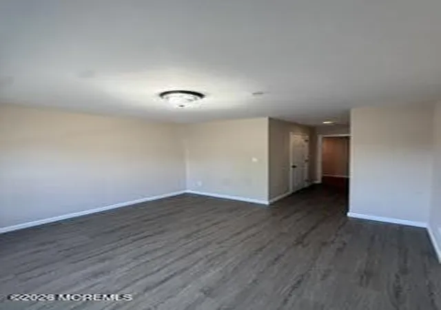 4th image of 402 Wedgewood Cir, Belford, NJ 07718 | MLS# 22620491
