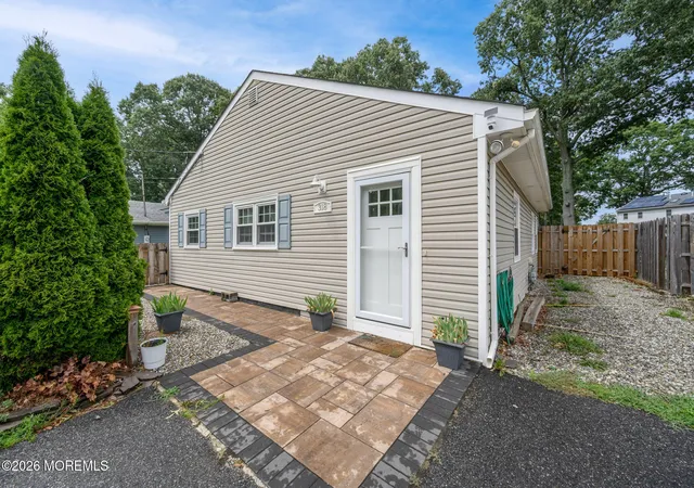 2nd image of 318 Hemlock Dr, Lanoka Harbor, NJ 08734 | MLS# 22620913