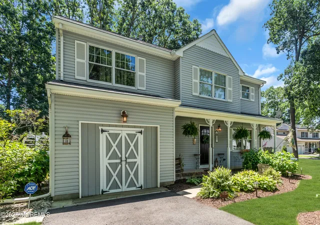 Photo 2 of Single family home for sale at 901 Roundtree Dr, Toms River, NJ 08753 | MLS# 22620940 | Listing updated on 2026-09-14
