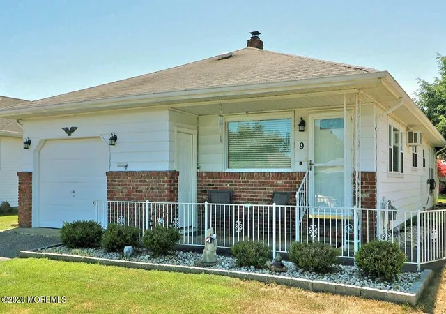 Photo 1 of Single family home for sale at 9 Bolans Ct, Toms River, NJ 08757 | MLS# 22620536 | Listing updated on 2026-07-17