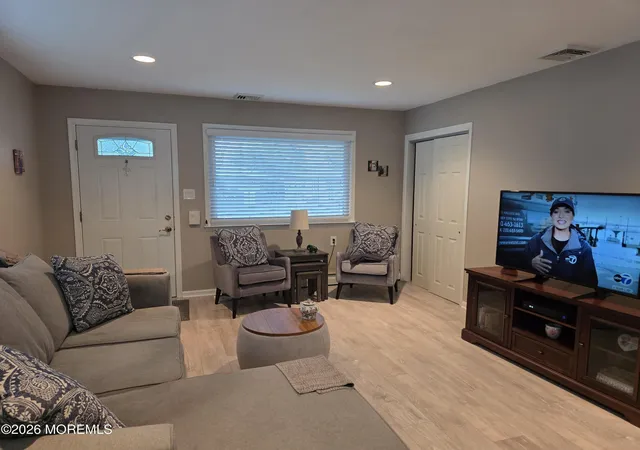 Photo 2 of Single family home for sale at 9 Bolans Ct, Toms River, NJ 08757 | MLS# 22620536 | Listing updated on 2026-07-17