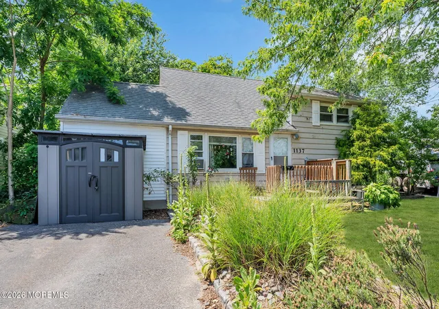 Homes for sale in Point Pleasant Boro, NJ | 1137 Roe Ave, Point Pleasant Boro, NJ 08742 | MLS# 22620649