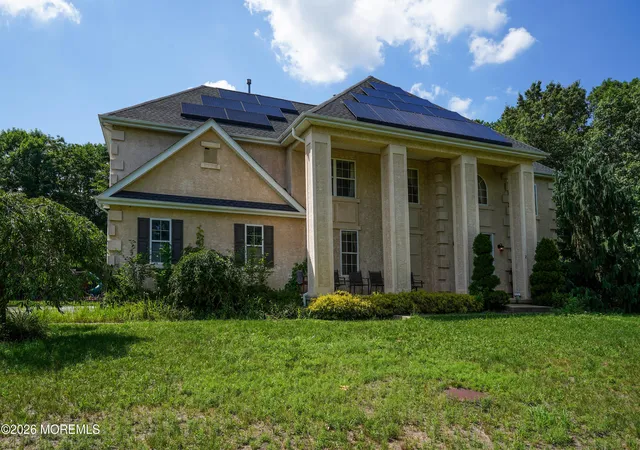 Photo 1 of Single family home for sale at 2 Stonehenge Ct, Jackson, NJ 08527 | MLS# 22621224 | Listing updated on 2026-10-08