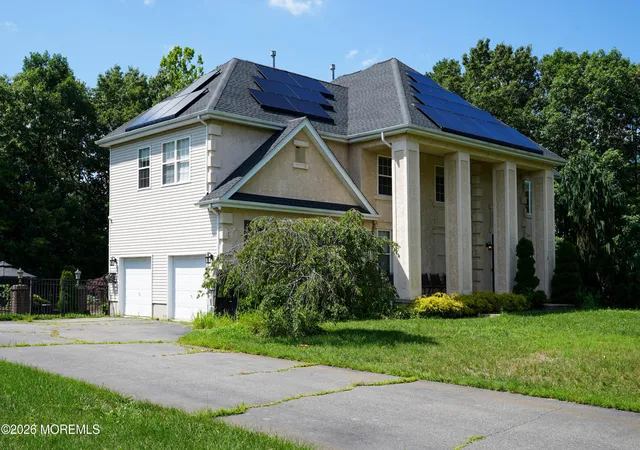 Photo 2 of Single family home for sale at 2 Stonehenge Ct, Jackson, NJ 08527 | MLS# 22621224 | Listing updated on 2026-10-08