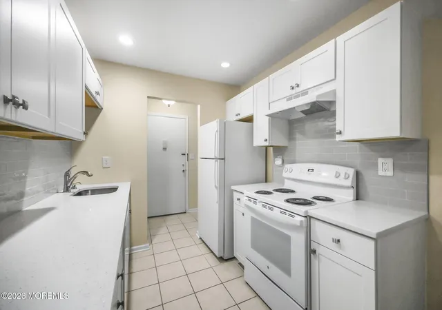 Homes for sale in Manalapan, NJ | 156 Cross Slope Ct #D, Manalapan, NJ 07726 | MLS# 22621097