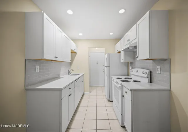 Homes for sale in Manalapan, NJ | 156 Cross Slope Ct #D, Manalapan, NJ 07726 | MLS# 22621097