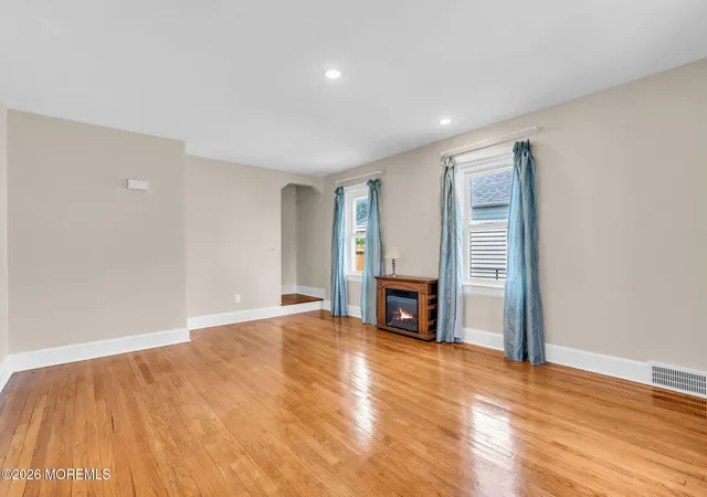 Homes for sale in Hamilton, NJ | 826 Whitehorse Mercerville Rd, Hamilton, NJ 08610 | MLS# 22620932