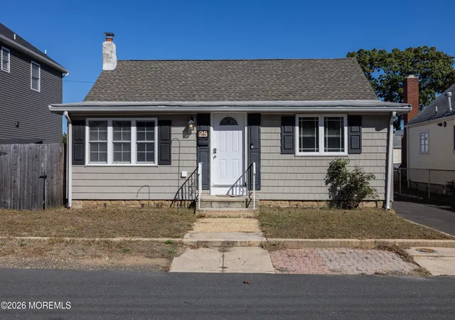 Homes for sale in Hazlet, NJ | 25 Hart St, Hazlet, NJ 07734 | MLS# 22620801