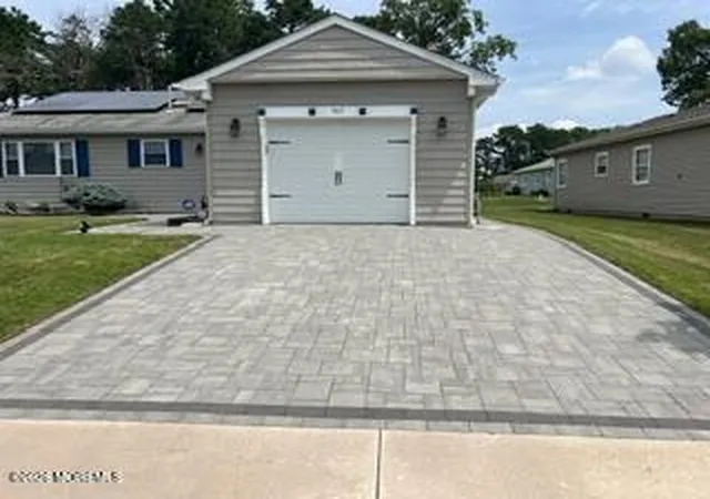 Photo 3 of Single family home for sale at 365 Port Royal Dr, Toms River, NJ 08757 | MLS# 22621067 | Listing updated on 2026-09-14