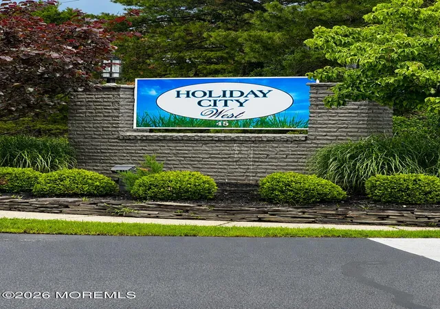 Photo 4 of Single family home for sale at 365 Port Royal Dr, Toms River, NJ 08757 | MLS# 22621067 | Listing updated on 2026-09-14