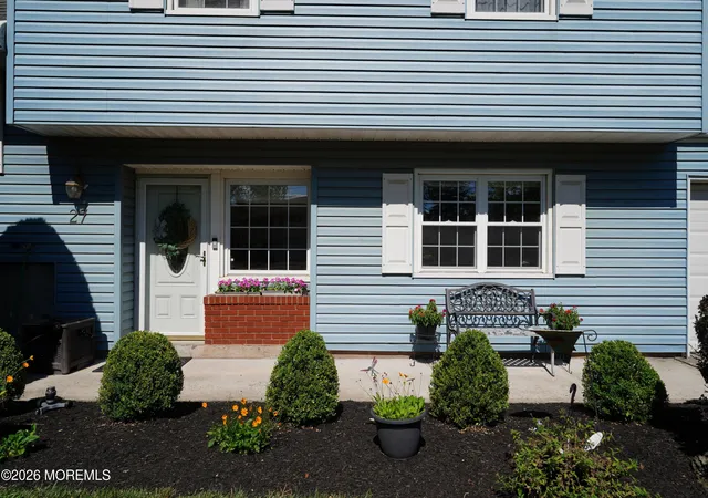 Homes for sale in Piscataway Twp, NJ | 27 Sefton Cir, Piscataway Twp, NJ 08854 | MLS# 22621053