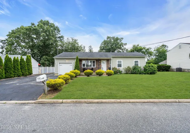 Photo 4 of Sale Pending at 370 Lake Shore Dr, Brick, NJ 08723 | MLS# 22620941 | Listing updated on 2026-09-15