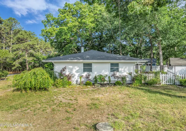 Homes for sale in Manahawkin, NJ | 8 Anchor Ave, Manahawkin, NJ 08050 | MLS# 22620946