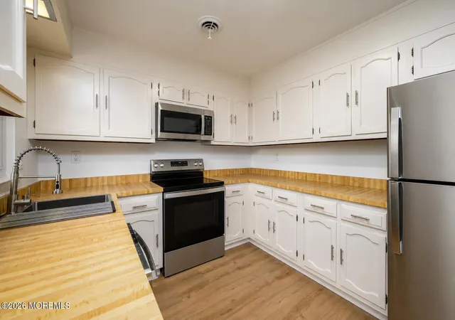 Homes for sale in Manchester, NJ | 37 Cambridge Cir #B, Manchester, NJ 08759 | MLS# 22621108