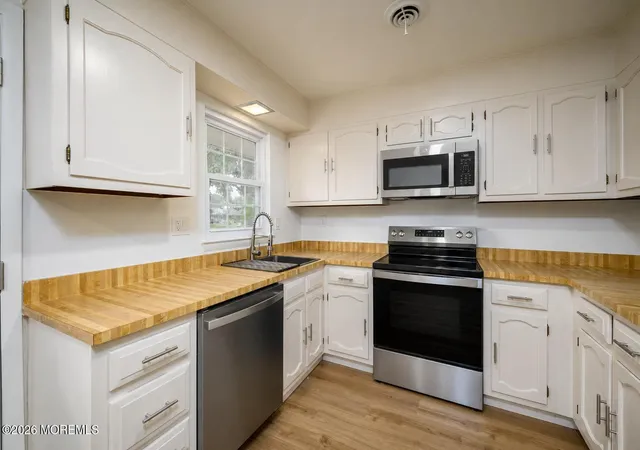 Homes for sale in Manchester, NJ | 37 Cambridge Cir #B, Manchester, NJ 08759 | MLS# 22621108