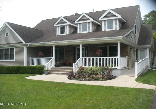 Photo 3 of Single family home for sale at 550 Egenolf Pl, Bayville, NJ 08721 | MLS# 22621159 | Listing updated on 2026-08-13