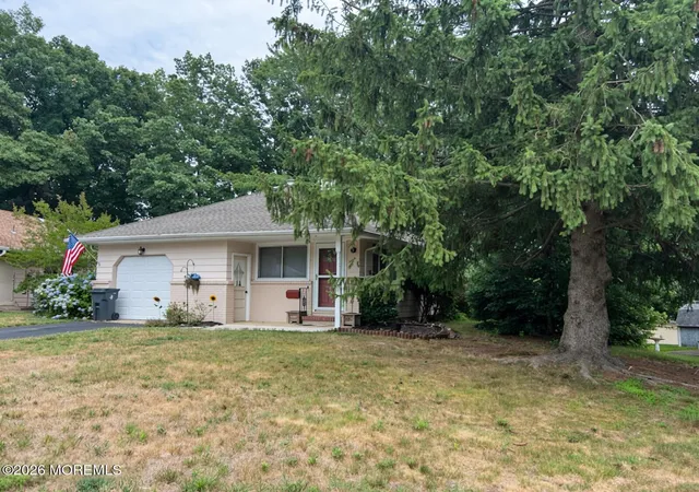 2nd image of 28 Mount Rainier Dr, Toms River, NJ 08753 | MLS# 22621327