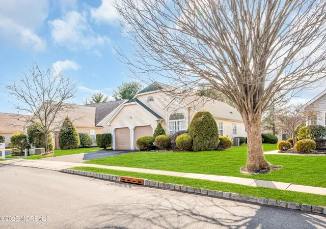 Photo 3 of Single family home for sale at 2674 Meadow Lake Dr, Toms River, NJ 08755 | MLS# 22621391 | Listing updated on 2026-08-21