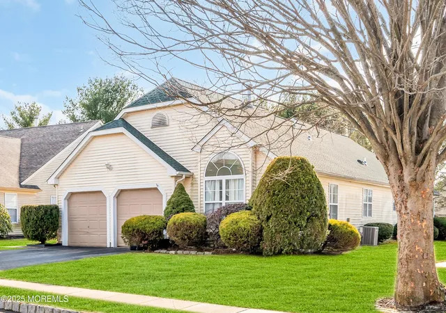 Photo 3 of Single family home for sale at 2674 Meadow Lake Dr, Toms River, NJ 08755 | MLS# 22621391 | Listing updated on 2026-08-21