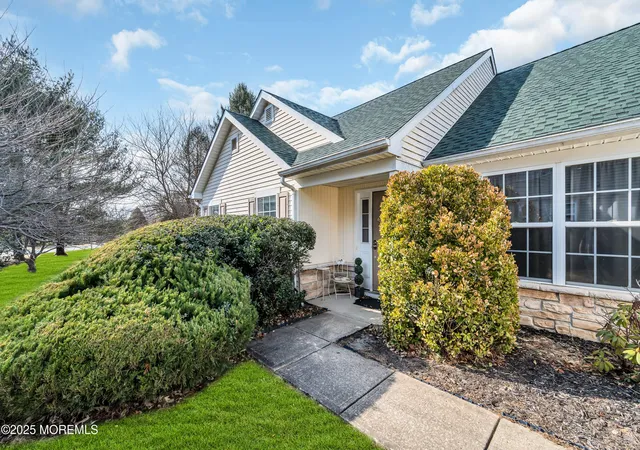 Photo 4 of Single family home for sale at 2674 Meadow Lake Dr, Toms River, NJ 08755 | MLS# 22621391 | Listing updated on 2026-08-21