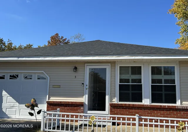 Single family home for sale at 5 Leeward St, Toms River, NJ 08757 | MLS# 22622696