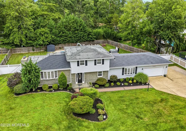 Photo 2 of Single family home for sale at 910 Somerset Dr, Toms River, NJ 08753 | MLS# 22624088 | Listing updated on 2026-08-31