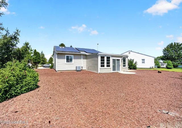 Photo 4 of Single family home for sale at 5 Shaw Ct, Toms River, NJ 08757 | MLS# 22627244 | Listing updated on 2026-09-08