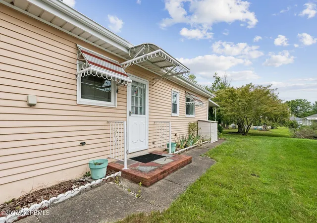 Photo 4 of Sale Pending at 93 Hyannis St, Toms River, NJ 08757 | MLS# 22625669 | Listing updated on 2026-10-08