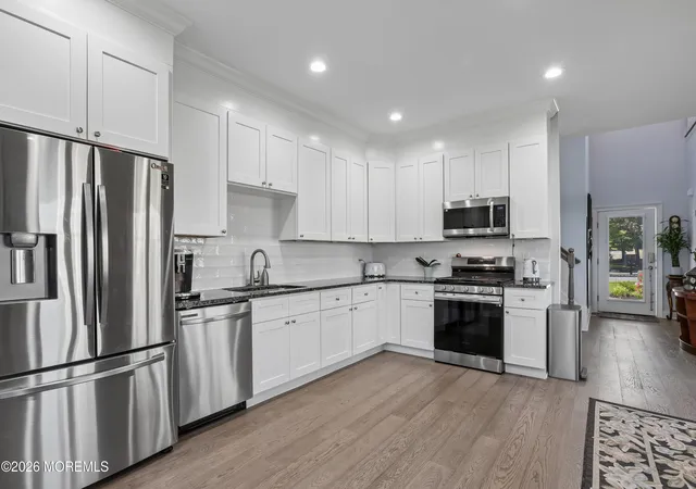 4th image of 112 Hedgerow Ln, Manalapan, NJ 07726 | MLS# 22625488
