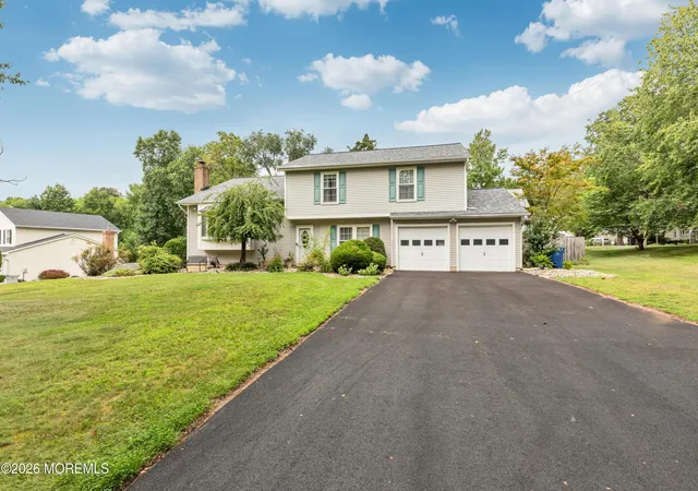3rd image of 102 Fawn Dr, Matawan, NJ 07747 | MLS# 22625572
