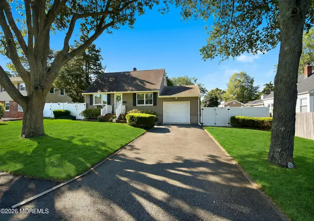 2nd image of 1 Fairway Dr, Toms River, NJ 08753 | MLS# 22625584