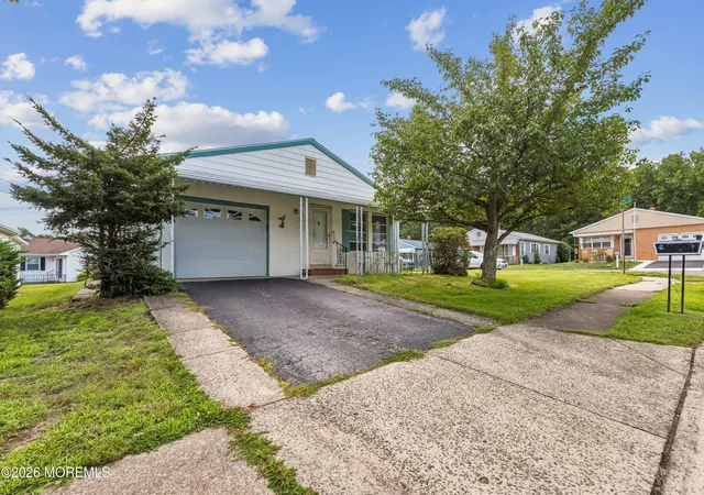 Photo 3 of Single family home for sale at 2 Kelowna Ct, Toms River, NJ 08757 | MLS# 22625615 | Listing updated on 2026-08-28