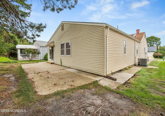 Photo 3 of Single family home for sale at 28 W Kinkora Ct W, Toms River, NJ 08757 | MLS# 22626246 | Listing updated on 2026-10-07