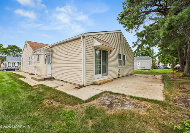 Photo 3 of Sale Pending at 28 W Kinkora Ct W, Toms River, NJ 08757 | MLS# 22626246 | Listing updated on 2026-10-08