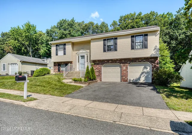 Photo 2 of Single family home for sale at 14 Cannonball Dr, Howell, NJ 07731 | MLS# 22626007 | Listing updated on 2026-09-03