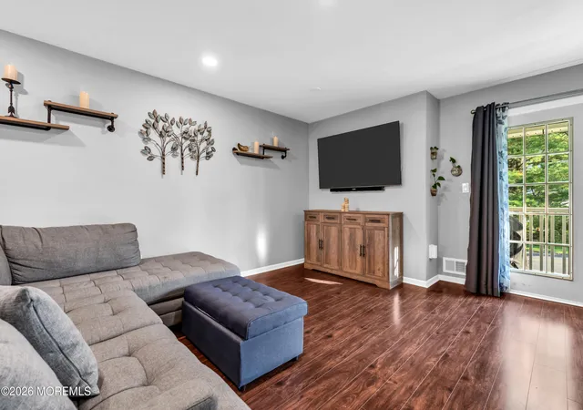 4th image of 118 Evergreen Ct, Freehold, NJ 07728 | MLS# 22626189